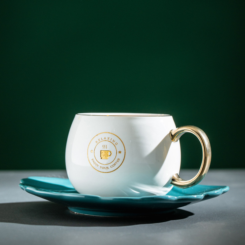 Taza de café original taza de cerámica de perla galvanizada taza de agua de oro con platos cuchara tallada oro LOGO regalo