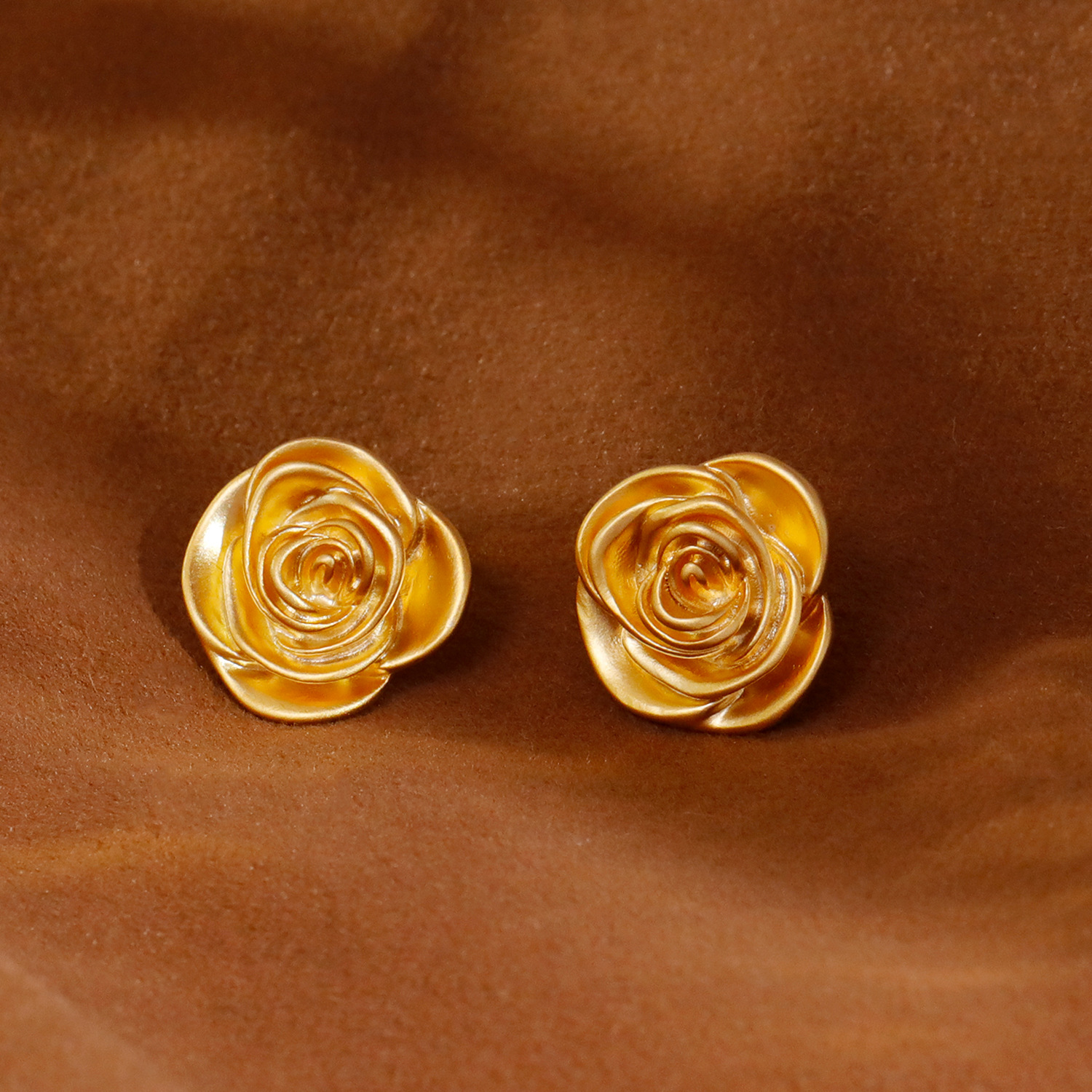 Retro matte small design fashionable elegant earrings