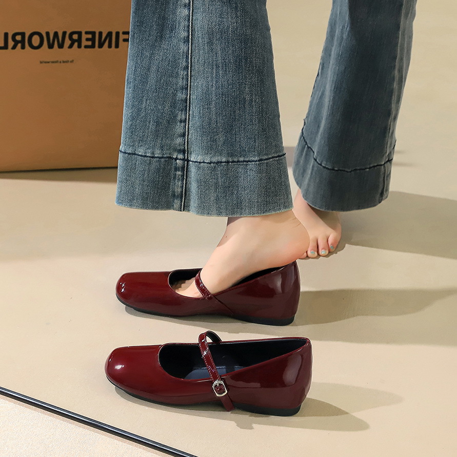 839 Commuter Women's Shoes Strap Mary Jane Shoes Shallow Mouth Versatile Inner Heightening Ballet Retro Style Patent Leather Shoes