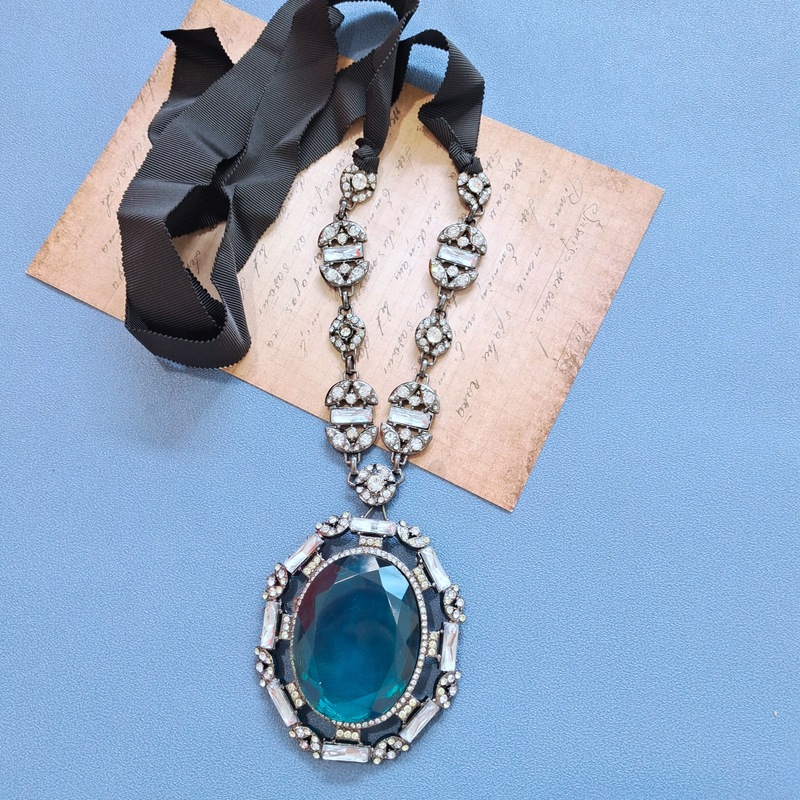 Cinta Negra Retro Cristal Azul Colgante Suéter Collar De Cadena Joyería Al Por Mayor Nihaojewelry display picture 4
