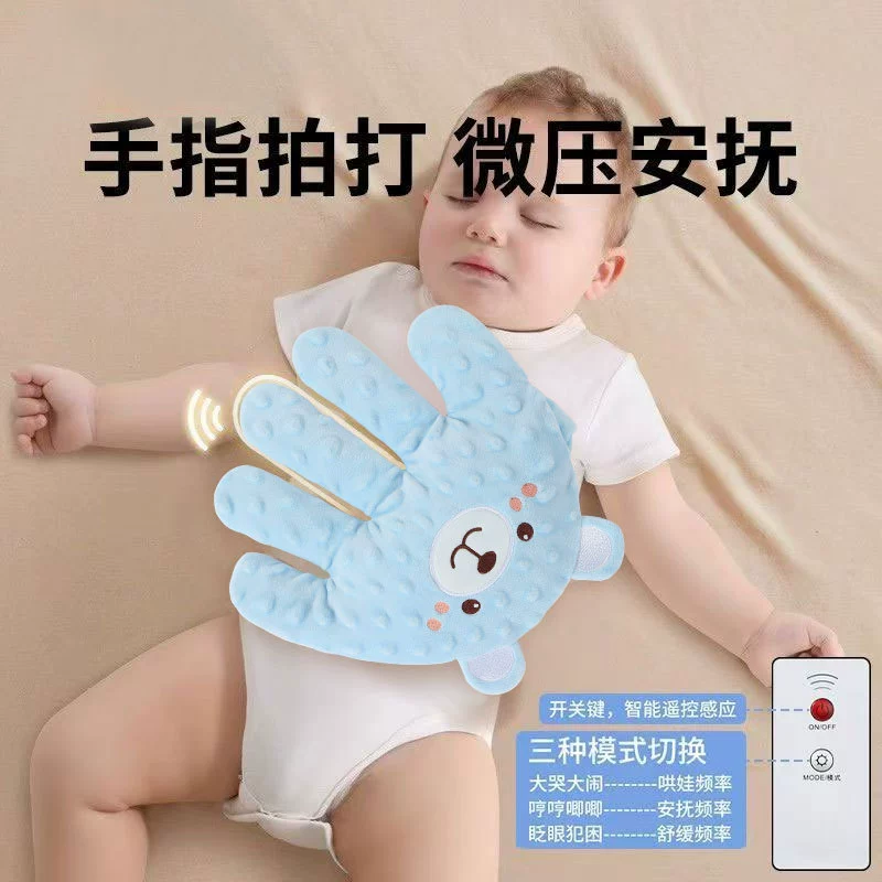 Ребенок снимает и спит, успокаивает ладонь