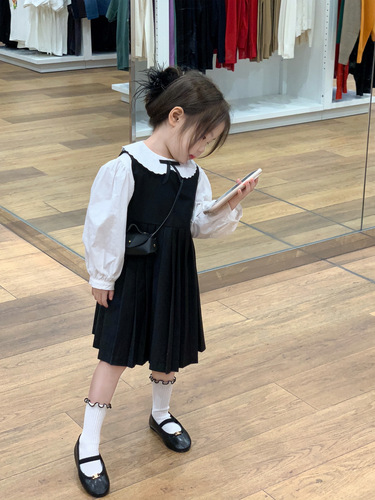 Split the Korean children's clothing for girls JK school style white lace baby doll collar blouses and camisole dresses into separate photos