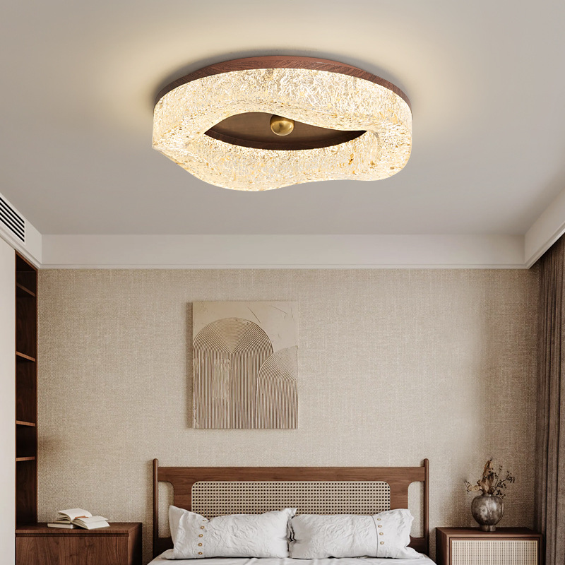 Lámpara de techo de dormitorio medieval de estilo italiano Lámpara de techo de resina de lámina de oro de lujo ligero Lámpara de habitación de protección ocular de grano de madera de nogal de alta calidad