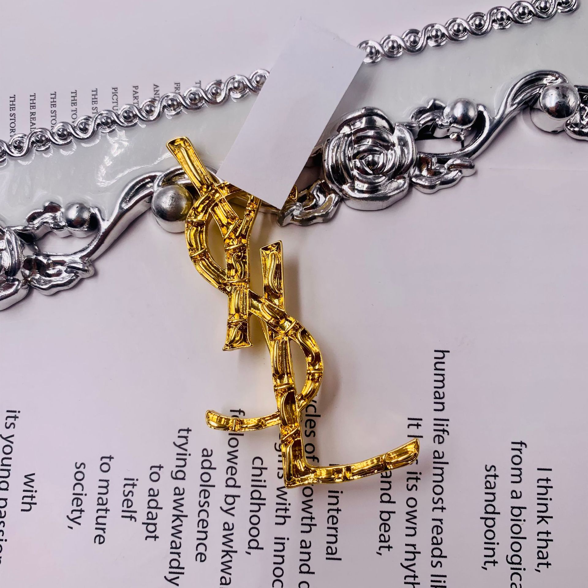 Mediados de-antiguo vintage occidental galvanoplastia de oro real broche de letra Marcado oro liso image 1