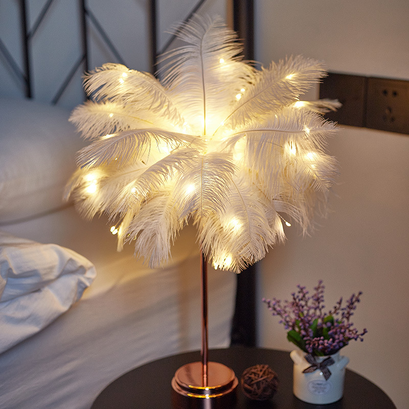 Fábrica LED pluma lámpara de mesa lámpara de noche luz dormitorio ins chica corazón lámpara de noche moderna decoración de la boda pequeña lámpara de color
