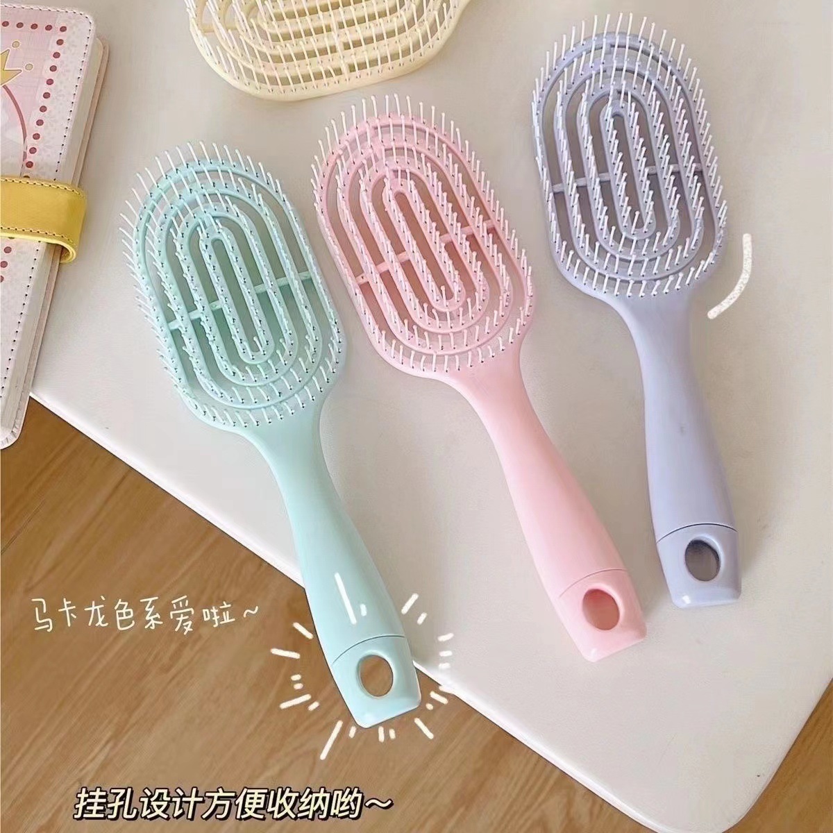 Macaron costilla peine hueco hacia fuera en forma de espalda masaje hogar pelo recto curling peine estilo esponjoso peine