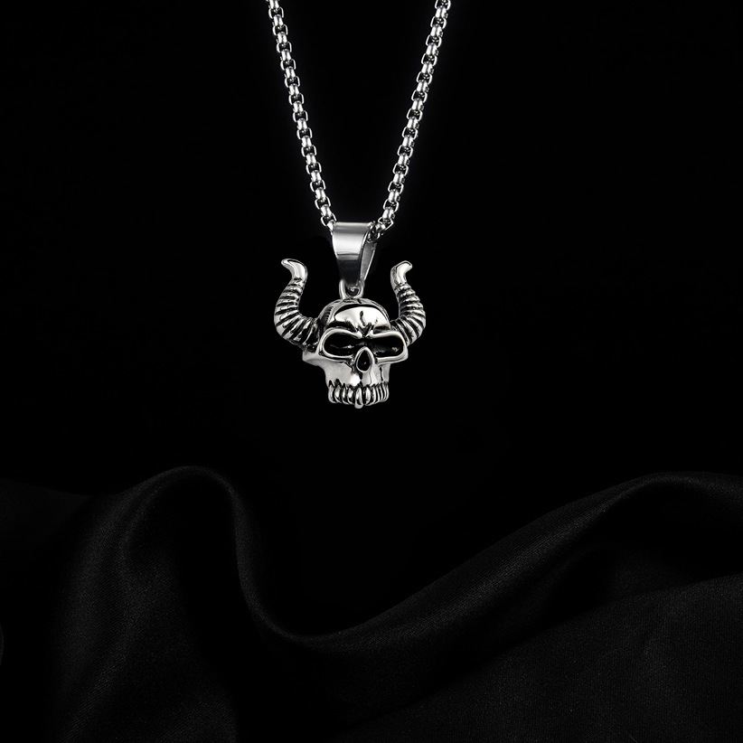 Collier pendentif crâne avec cornes en acier titane unisexe_voghion.com