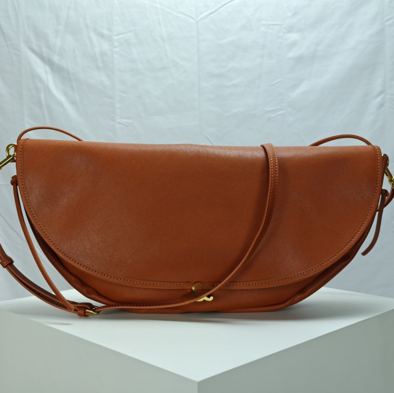 High-End 2026 New Model Saddle Bag, Cowhide Half-Moon Bag, Simple Genuine Leather Shoulder Bag, Vintage Large-Capacity Underarm Bag High-End 2026 New Model Saddle Bag, Cowhide Half-Moon Bag, Simple Genuine Leather Shoulder Bag, Vintage Large-Capacity Underarm Bag