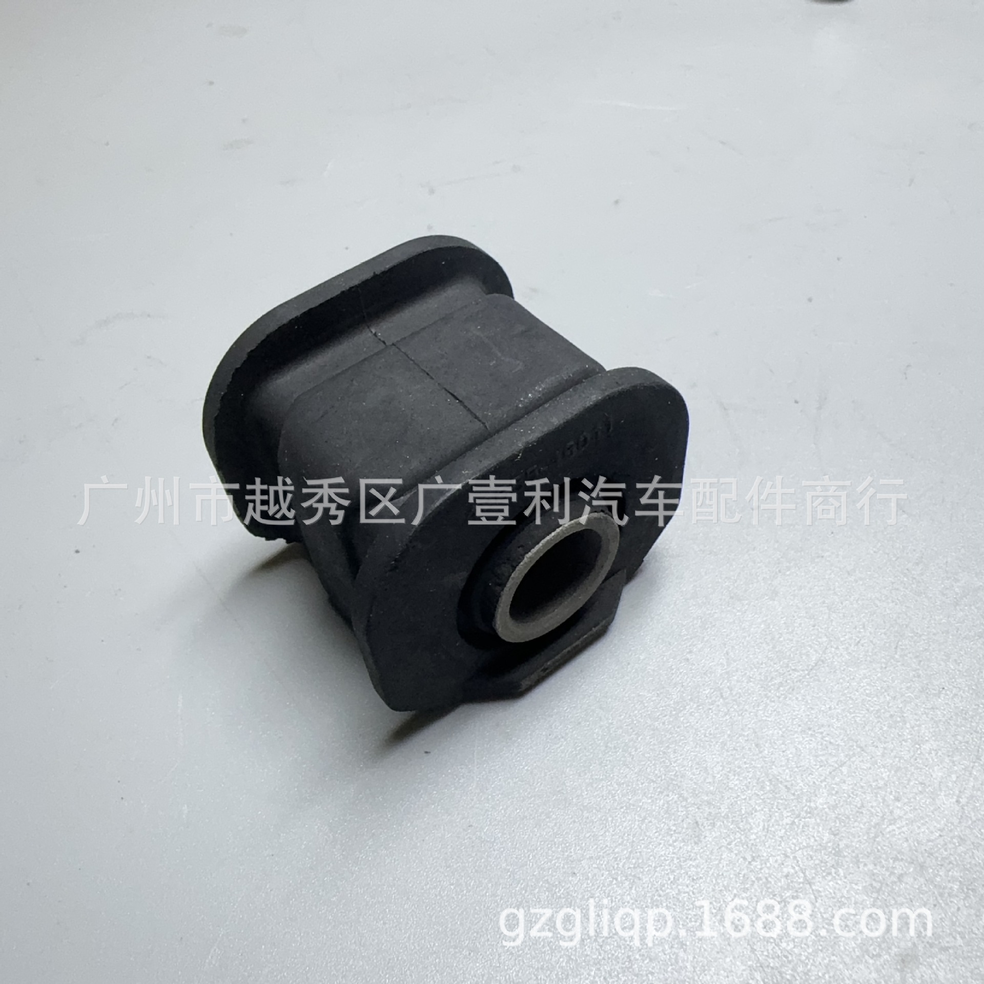 Applicable 48655-46011 48655-10050 EP80 EL53 EL55 lower suspension rubber sleeve is large