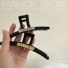 Hairgrip with letters, advanced crab pin, shark, fashionable hair accessory, new collection, Chanel style, South Korea, simple and elegant design