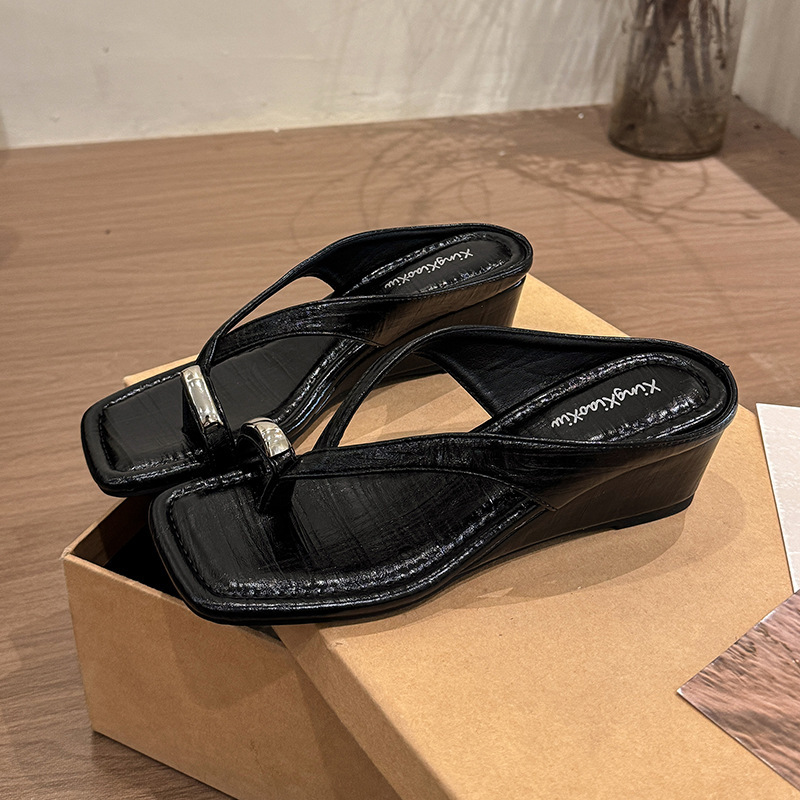 Black / 35