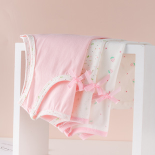 �¿ͯ���ĵ����ı���СŮ���o�䱳�ă��д�ͯ�������¬F؛����