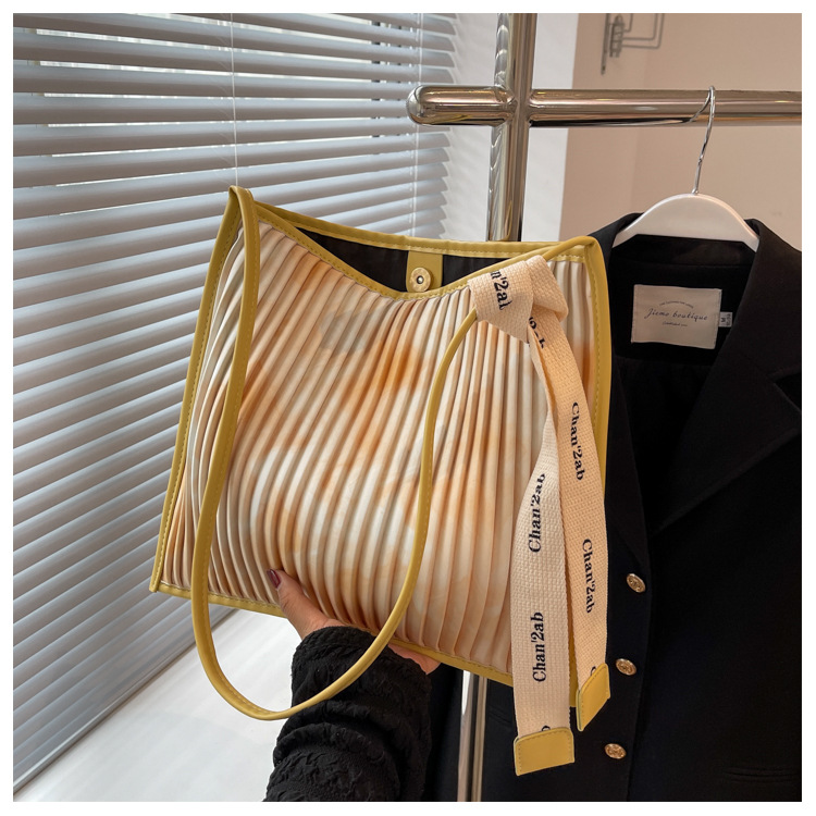 Fashion Stripe Floral Square Magnetic Buckle Shoulder Bag Tote Bag display picture 4