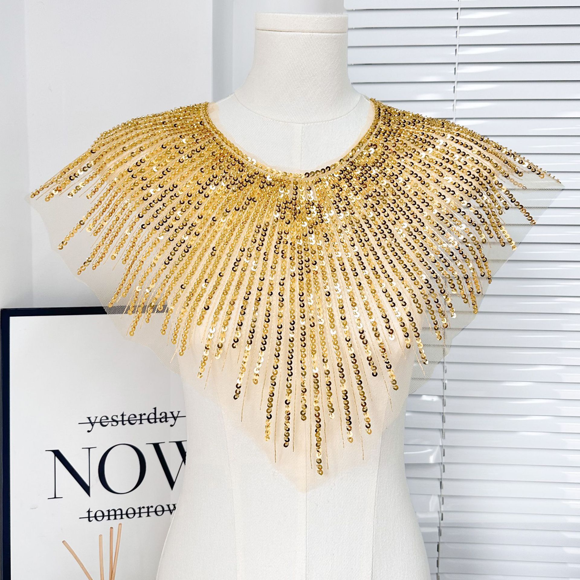 Cuello de perlas transfronterizas vestido de boda vestido de baile exagerado vestido de alta calidad de otoño piezas delanteras accesorios de cuello de poliéster en stock