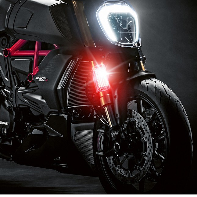 M6S gran capacidad automóvil motocicleta vehículo eléctrico luz de avión modificación UAV flash luz de advertencia al aire libre