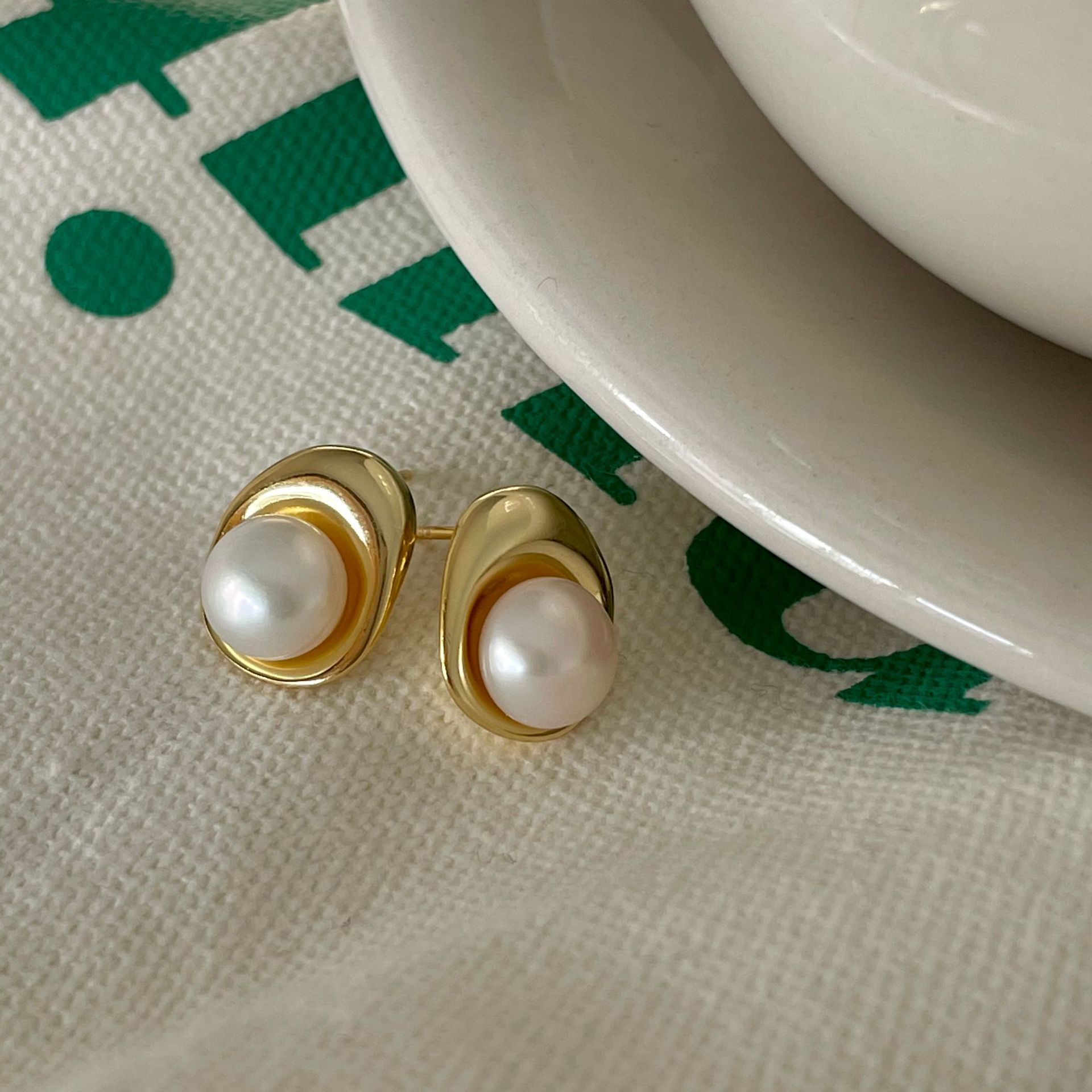 10g Weight Ear Studs Classification 1 Pair Quantity Holiday, Wedding Occasion 925 Sterling Silver, Freshwater Pearl Material Water Droplets Pattern Women'S Gender 1 Pair 925 Sterling Silver Freshwater Pearl Water Droplets Ear Studs 3