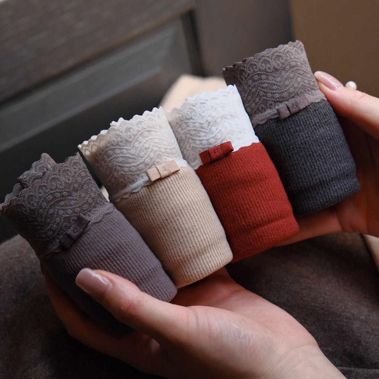 Xiaolan Skirt W082 Lace Double-Sided Velvet Mid-Waist Panties for Women, Pure Cotton Crotch, Skin-Friendly and Comfortable, Red Triangle Panties