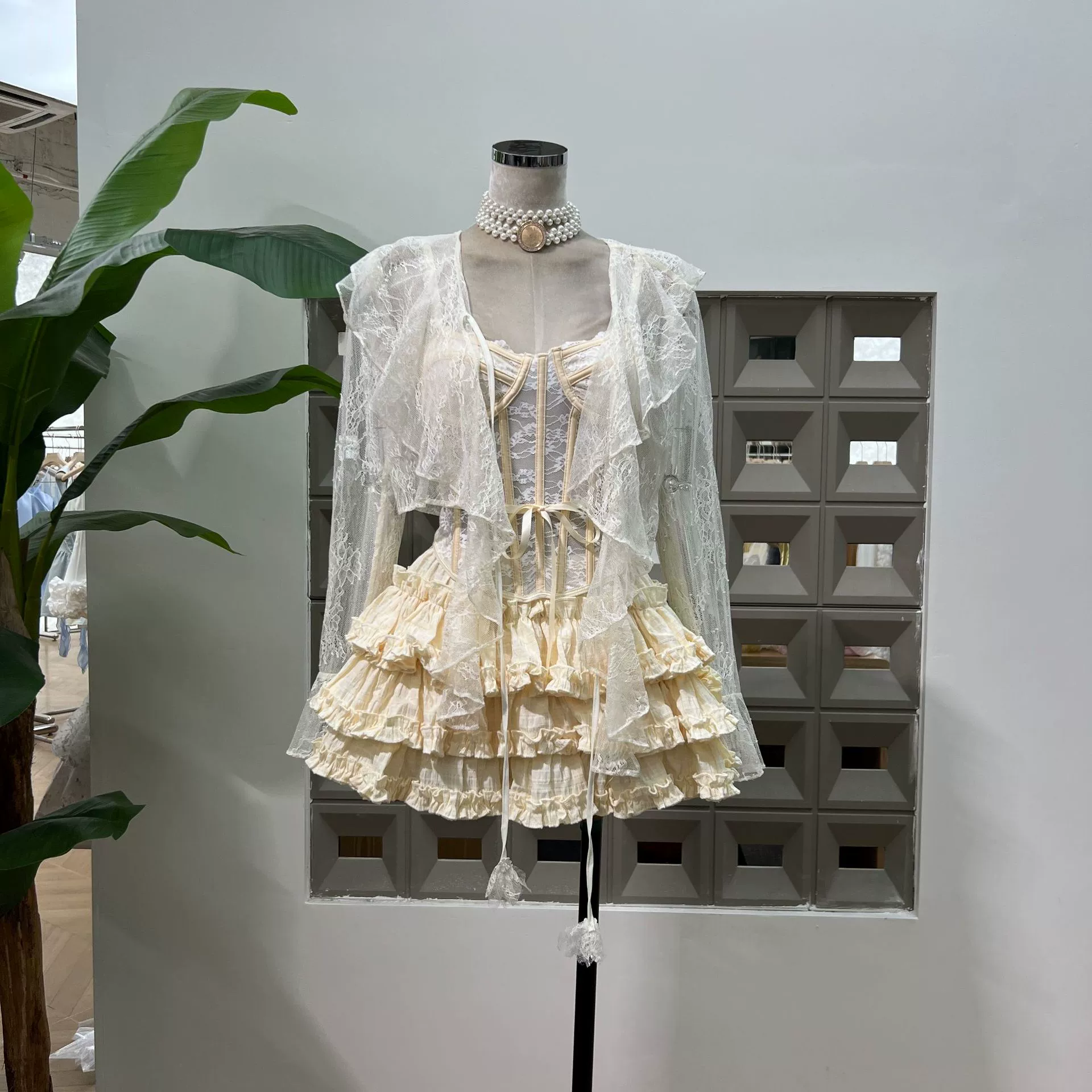 Амазонка 2025 Летний кружевной ремень из рыбьей кости эластичная жилет торт складки полуюбка кружевной солнцезащитный кардиган