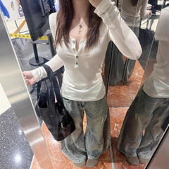 美式辣妹V领设计感小众长袖T恤女早秋薄款白色正肩修身显瘦上衣女
