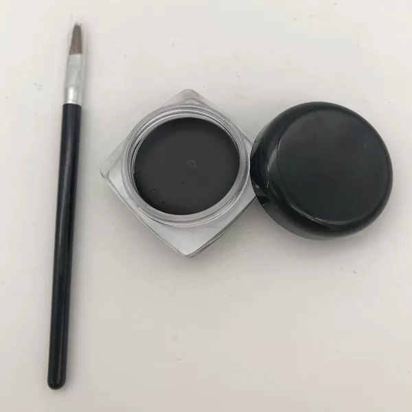 Eyeliner with brush