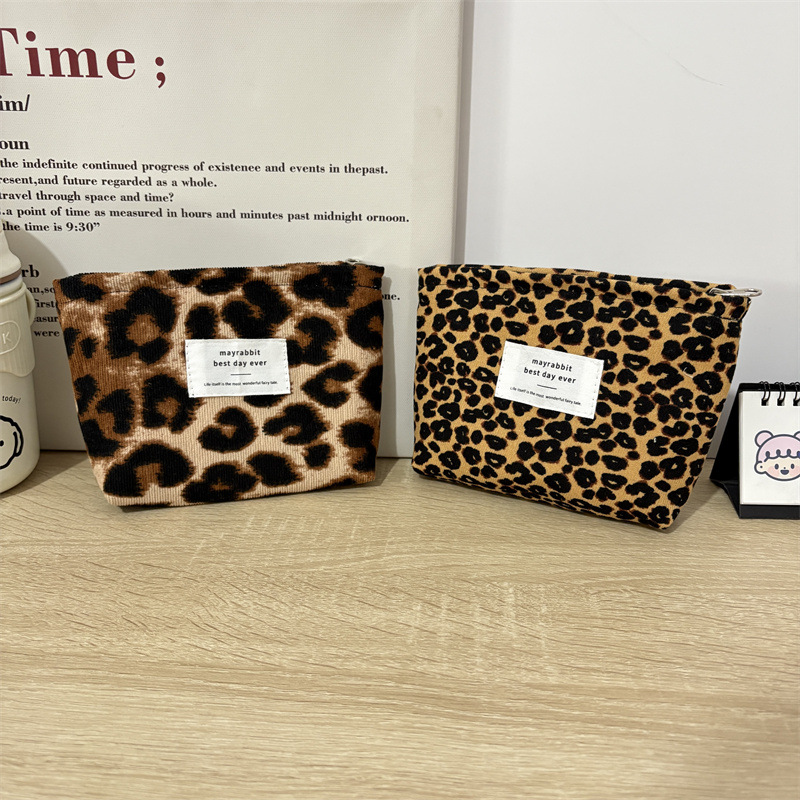 60g Weight Canvas Lining Material Zipper Closure Type / Strap Type Cosmetic Bag Bags Type Daily, Street, Shopping Occasion Corduroy Material Leopard Pattern All Seasons Season Women's Gender Elegant, Streetwear Style Square Shape Small Size Elegant Streetwear Leopard Corduroy Square Makeup Bags 1