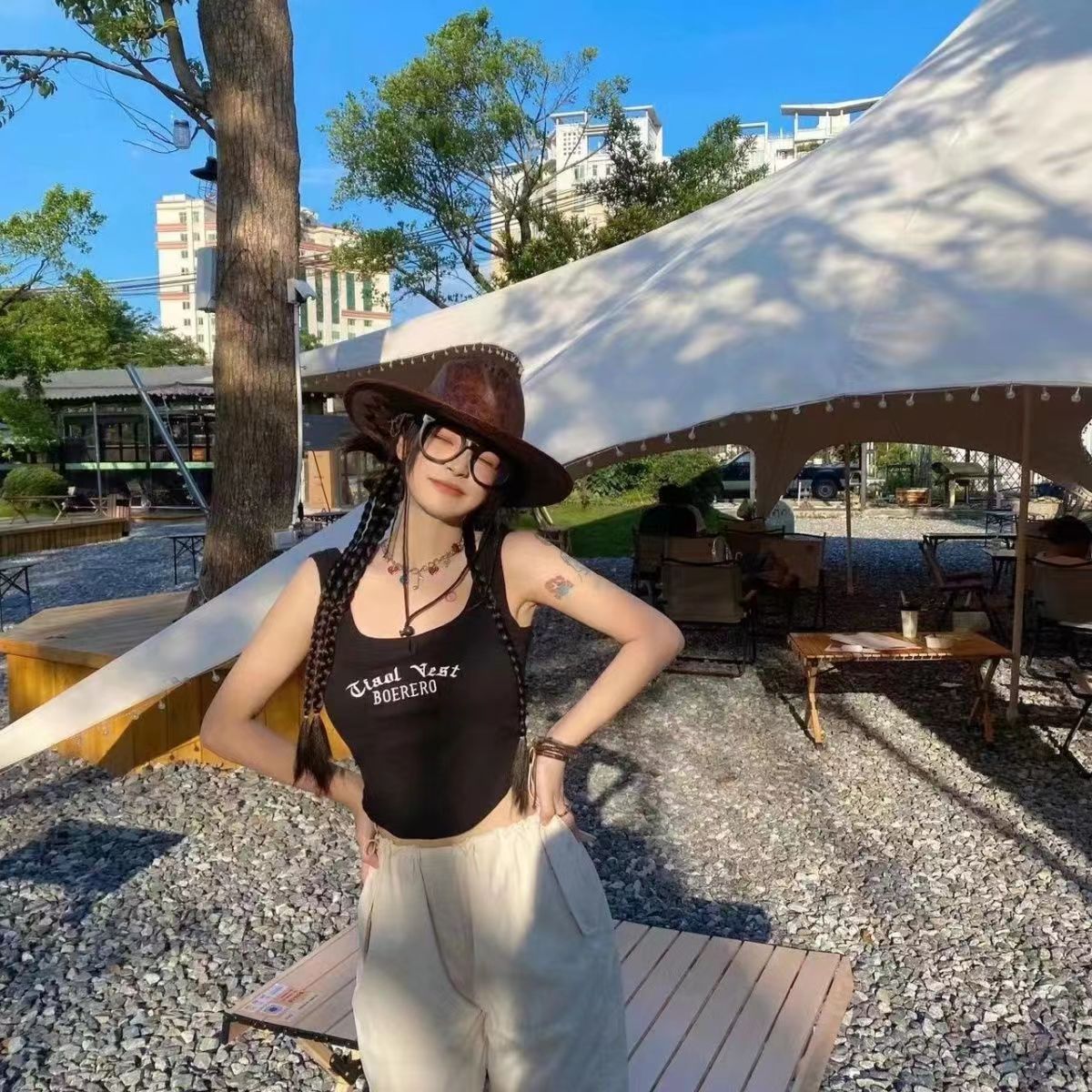 Nueva camisola de color sólido envuelto en el pecho chaleco fijo en el pecho almohadilla interior y exterior desgaste ancho correa de hombro slim fit todo partido Chaleco de fondo