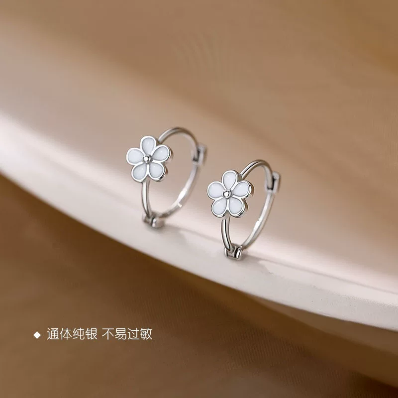 Серьги мелкого дизайна, серебро 925, цветочный мотив, легкая роскошь, коллекция 2023, подарок на день рождения