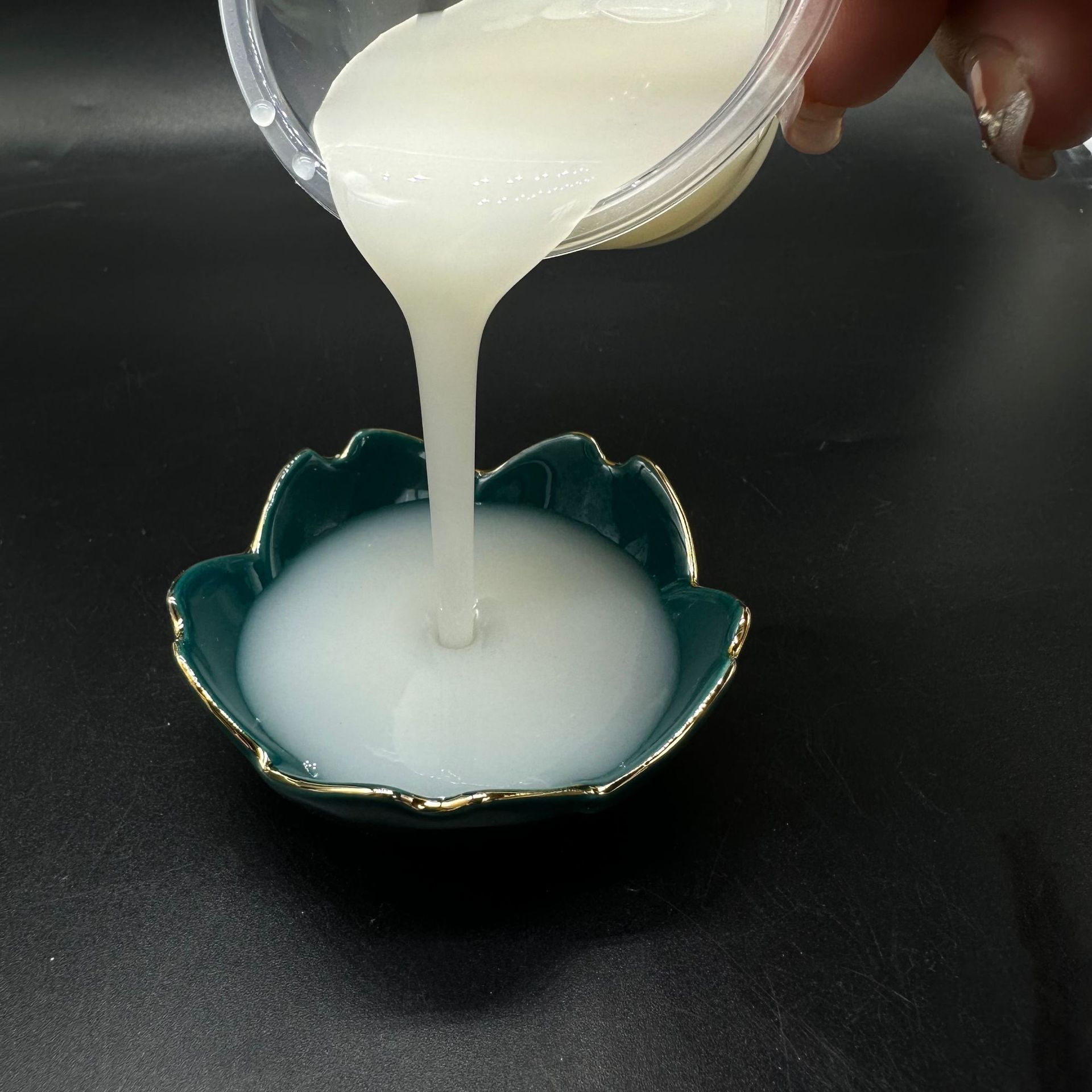 现货有机膨润土水性涂料增稠有机改性膨润土防沉剂有机膨润土