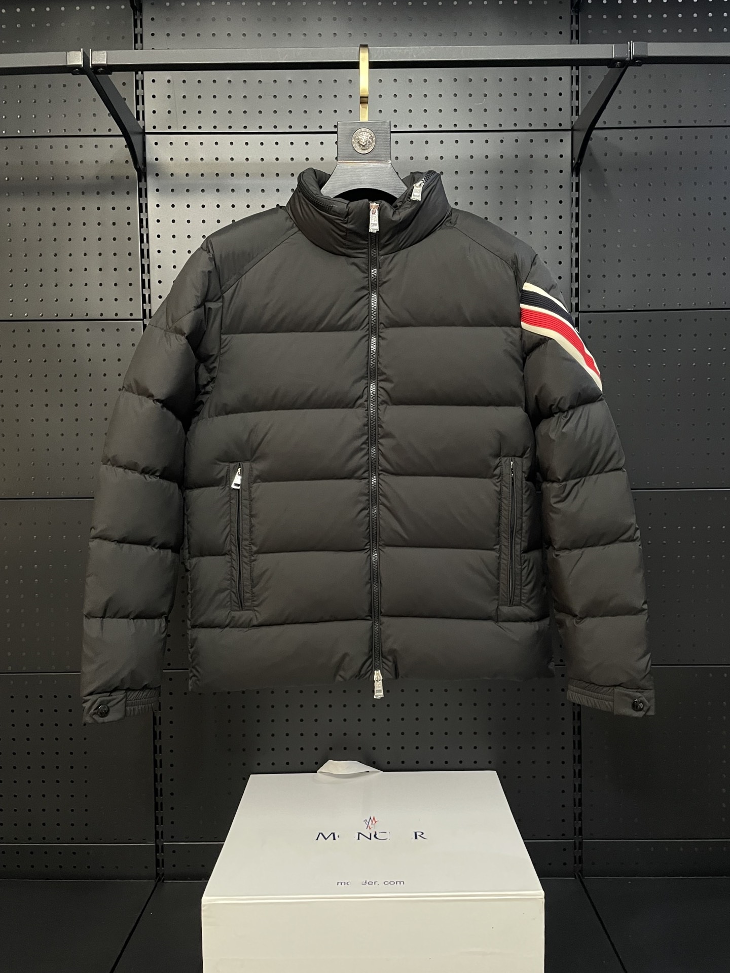 검은색