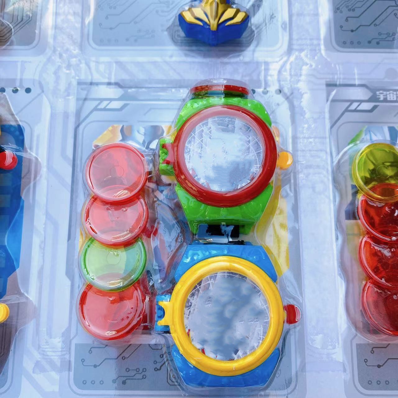 Doble robot transformador perforador lanzador de tarjetas, mango de reloj de espada redonda, tres tipos de conjunto mixto