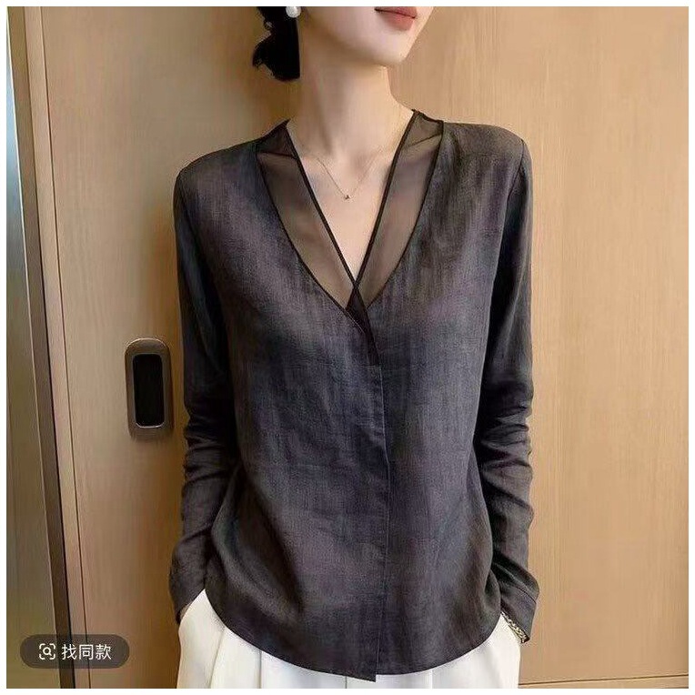 Gray V-neck long-sleeve shirt for women, 2026 early autumn new collection, fashionable design that makes you look younger and slimmer, with mesh patchwork Gray V-neck long-sleeve shirt for women, 2026 early autumn new collection, fashionable design that makes you look younger and slimmer, with mesh patchwork
