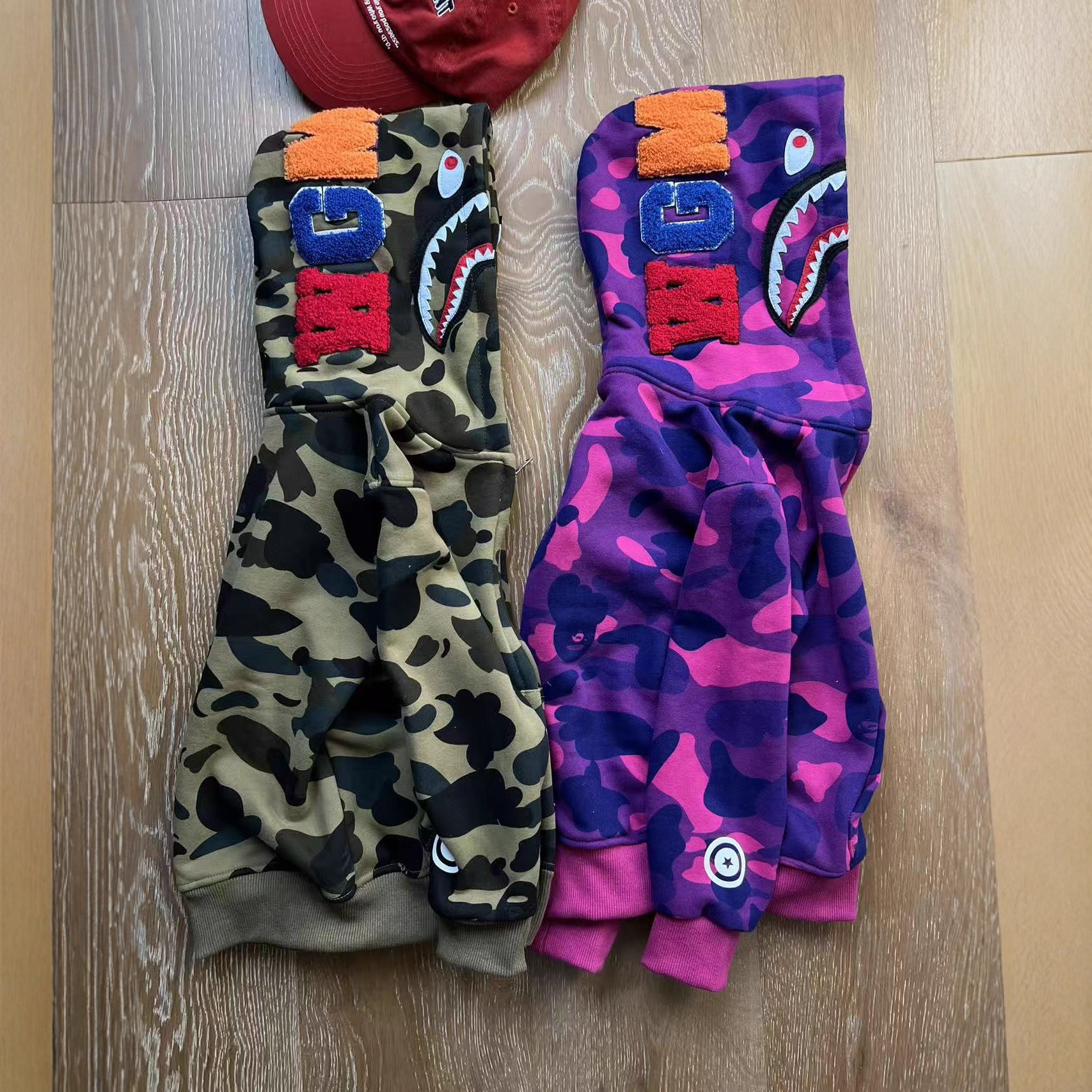 日系童装2025冬季新款迷彩鲨鱼拉链连帽衫数码印花满印工艺童装