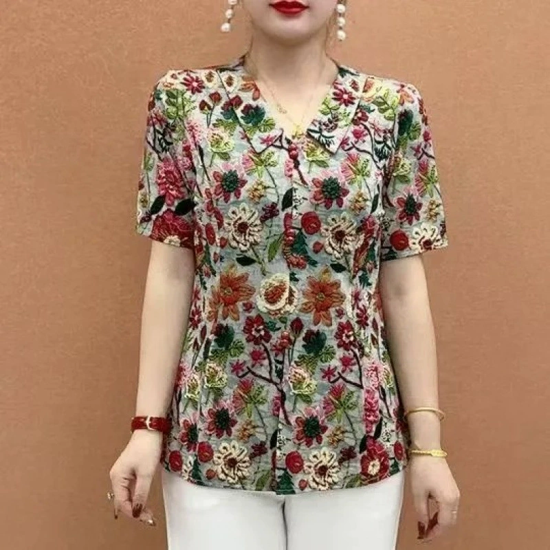 Лето 2025, новая модная и стильная свободная рубашка с принтом для мам среднего и пожилого возраста, утягивающая рубашка с короткими рукавами, топ для женщин