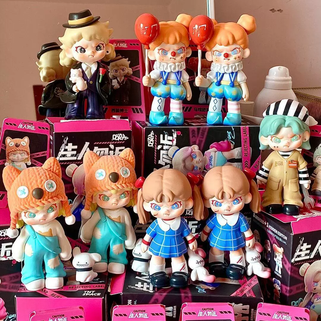Китайская версия Dora второго поколения, серия избегай незнакомцев, blind box TNTSPACE Orion дочь модный костюм джентльмен фигурка