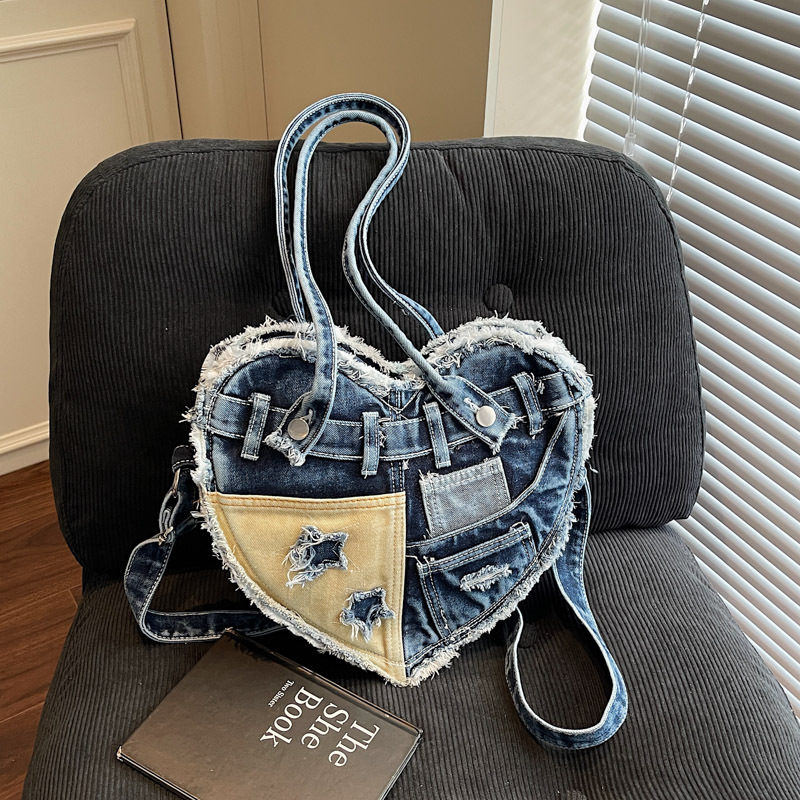 Dulce y fresco bolso de axila de chica caliente 2025 verano nuevo bolso femenino amor bolso de mezclilla bolso de hombro de gran capacidad personalizado