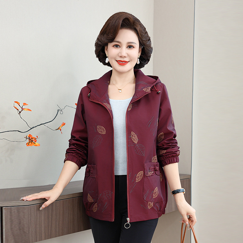 中年のお母さんの秋の服のジャケットのファッションの新型の中高年の女性の春秋風の服の洋風の薄い金の大きいサイズの上着
