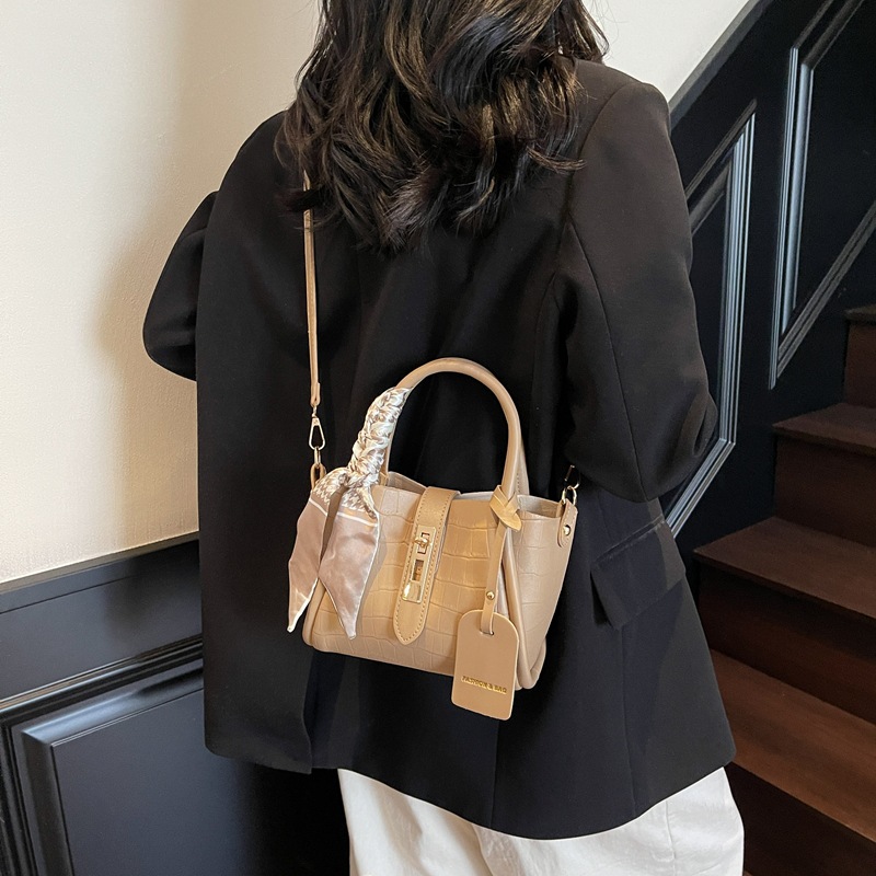 Bolso de lujo con patrón de cocodrilo transfronterizo de comercio exterior para mujer 2025 nuevo bolso de mensajero de todo fósforo de moda bolso de cubo coreano
