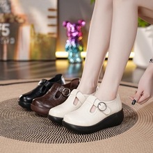 流光风2025年秋季新款妈妈鞋软底舒适单鞋中老年厚底老人皮鞋防滑
