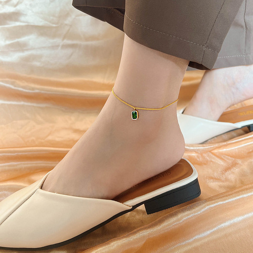 High-end white retro-plated 18K gold-plated square green crystal anklet for women with niche design, light luxury titanium steel that does not fade