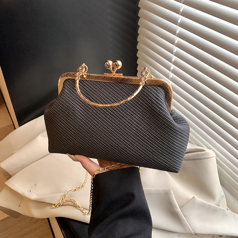 Bolsos de cadena de moda para mujer 2025 primavera nueva tendencia simple bolso de concha de un solo hombro bolso de mensajero casual bolso femenino