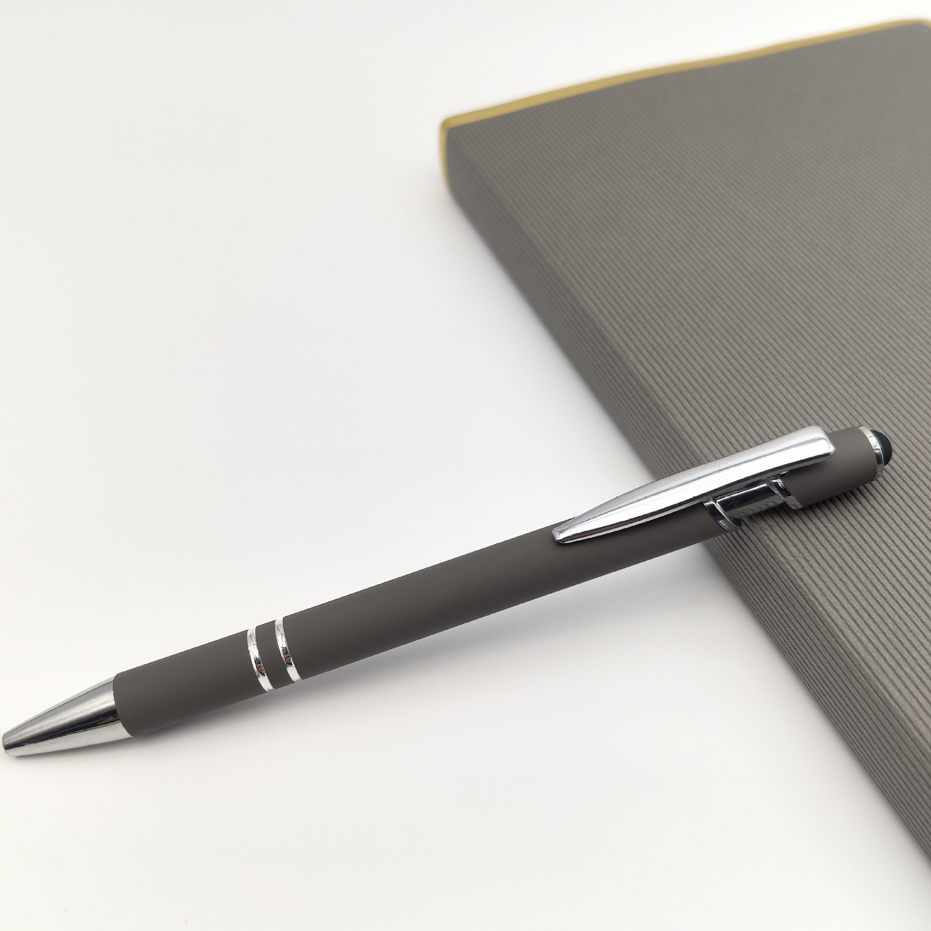 Presione caramelo color metal lápiz láser LOGO lápiz de metal pulverizador de pegamento colorido lápiz de bola