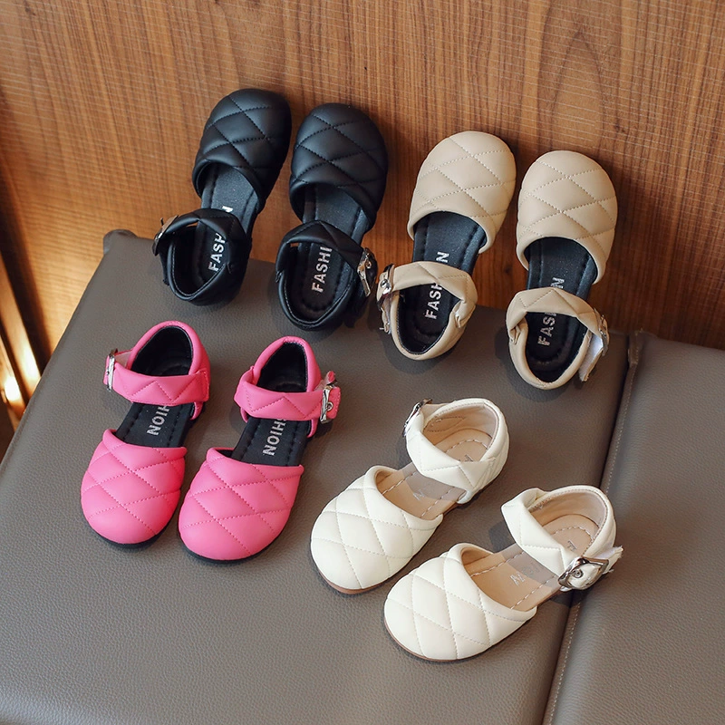 Баотоу для девочек сандалии 2025 летний новый маленький ароматный ветер кроссовки принцессы маленькая девочка пустые хлебные полусандалии