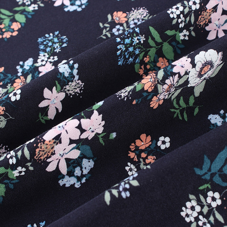 Nuevo diseño de flor promocional 135gsm 40s * 40s 54 / 55 "impresión de rayon twill camisa cara