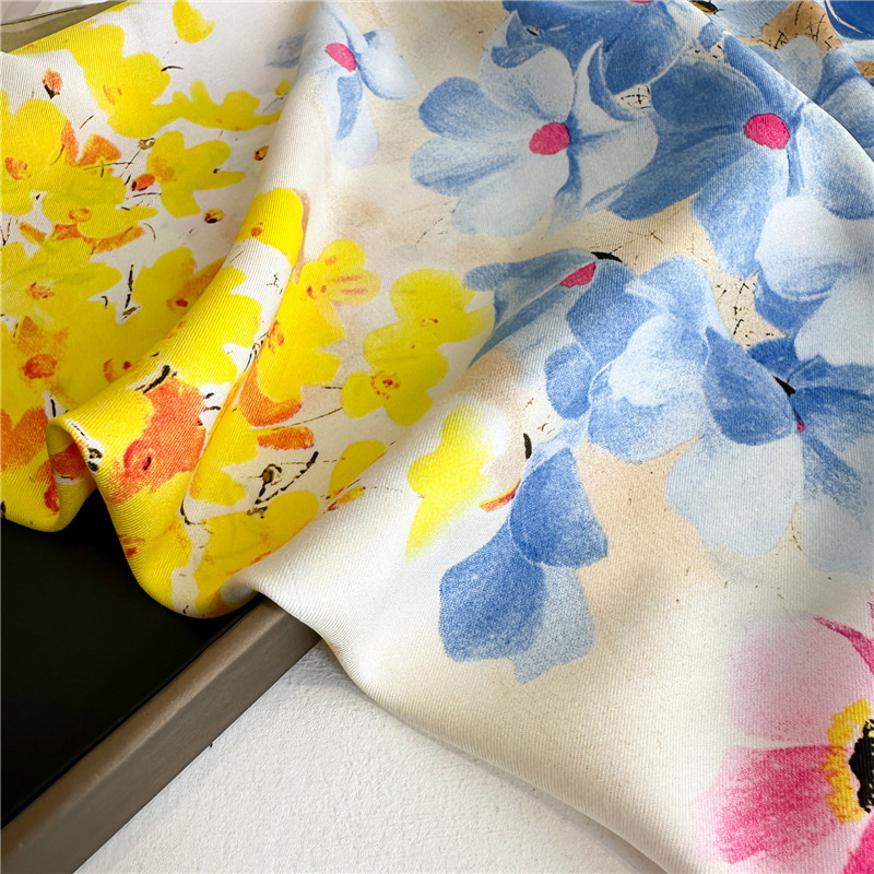 Sciarpa di seta da 90 cm, modello in twill di velluto, moda floreale, scialle da viaggio primavera/estate, protezione solare, pendolarismo semplice_voghion.com