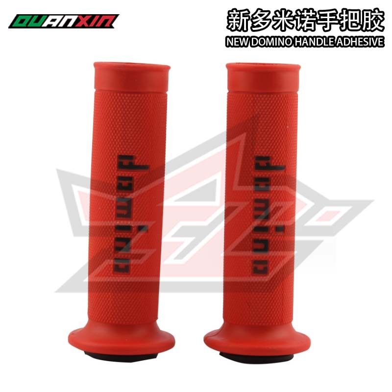 010 빨간색 배경에 검정색 텍스트