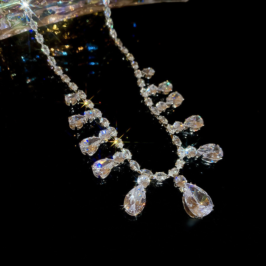 Medieval vintage diamantes goteo pendientes collar ligero lujo nicho cerradura estilo palacio conjunto de joyas exquisitas