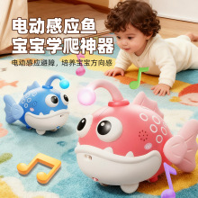 儿童电动感应灯笼鱼玩具爬行动物自动避障学爬男女孩灯光玩具跨境