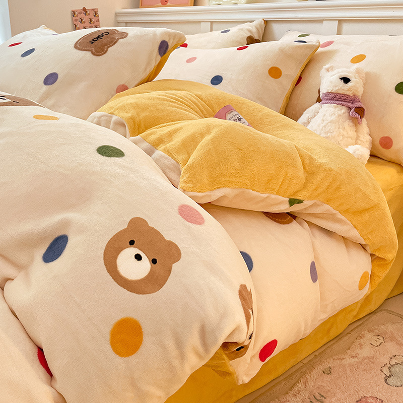 Juego de cuatro piezas de lana de leche gruesa de invierno 2024 nuevo traje de tres piezas de lana de coral más terciopelo cálido de invierno