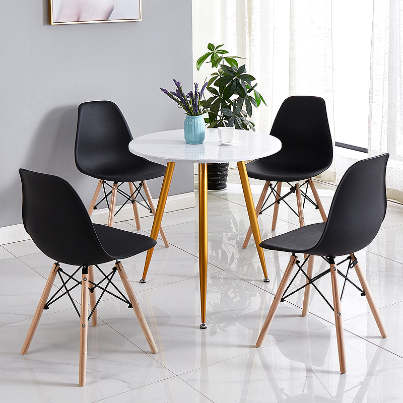 Negociación nórdica, recepción, combinación de mesas y sillas, balcón doméstico simple, mesa redonda pequeña de madera maciza, silla de tienda de té con leche de café