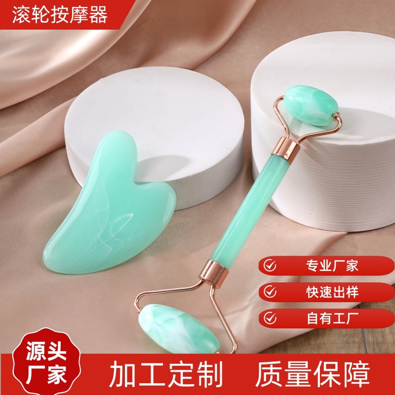 Rodillo facial de cristal en forma de corazón para masaje y lifting